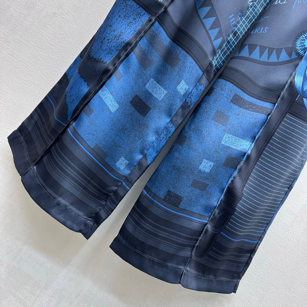 Pantalon droit imprimé Hermès 26 bleu en soie de mûrier 137393
