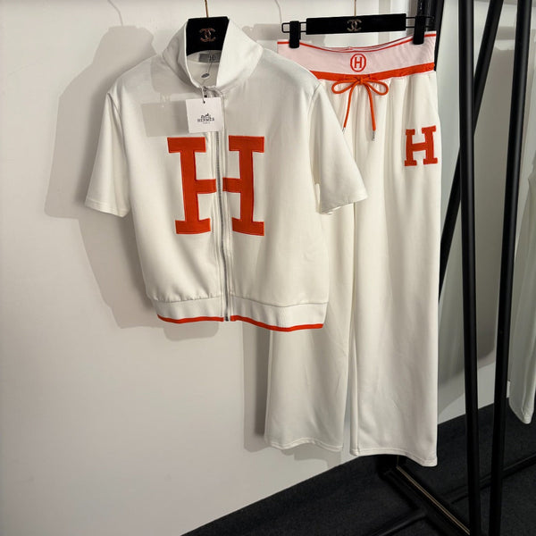 Hermes 26 Stand Collar Short-sleeved Zip-up Jacket + High-waisted Casual Set 120339