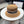 Chanel Élégant Chapeau Camel Noir en Paille 197761