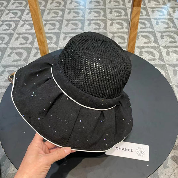 Chapeau de soleil Chanel à large bord avec nœud, noir, en maille patchwork de tissu 197786