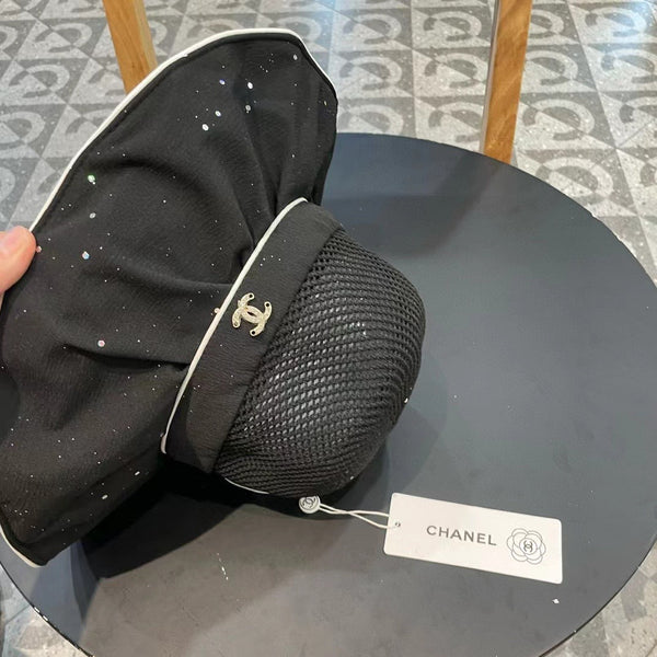 Chapeau de soleil Chanel à large bord avec nœud, noir, en maille patchwork de tissu 197786