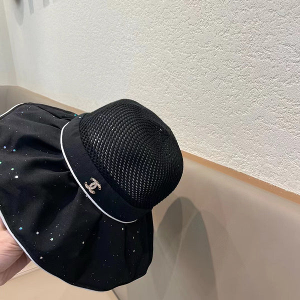 Chapeau de soleil Chanel à large bord avec nœud, noir, en maille patchwork de tissu 197786