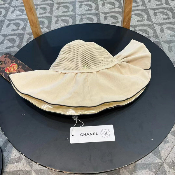 Bob Chanel à large bord crème en tissu 197793
