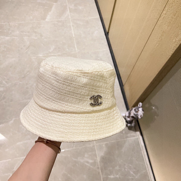 Chanel Chapeau Bob Blanc en Tissu 197682