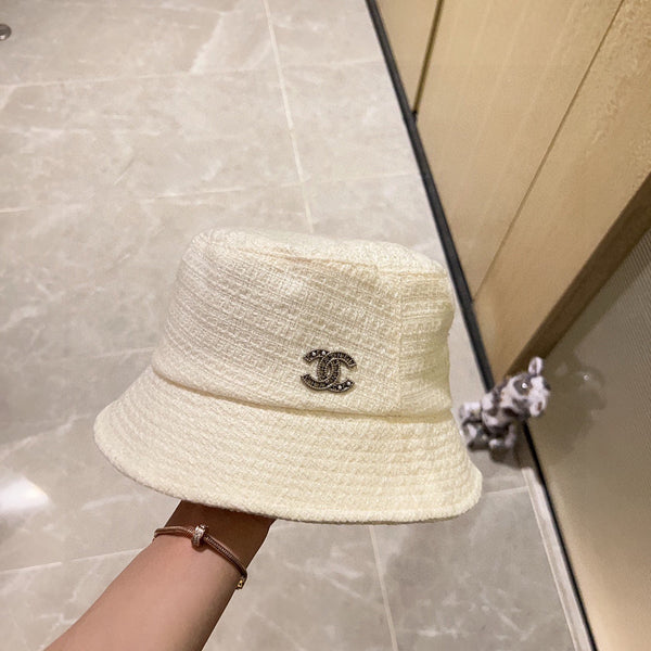 Chanel Chapeau Bob Blanc en Tissu 197682
