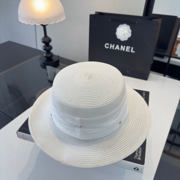 Chapeau Chanel à larges bords blanc en maille 197604