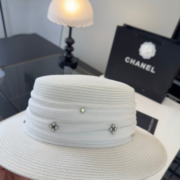 Chapeau Chanel à larges bords blanc en maille 197604