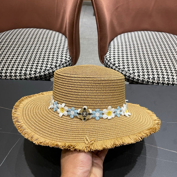 Chapeau de soleil de plage Chanel bleu et blanc floral chameau en paille 197496