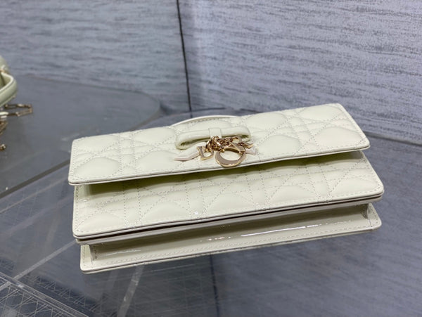 Dior Pochette Chaîne Perle Nœud 26 En Agneau Lustré Ivoire GHW