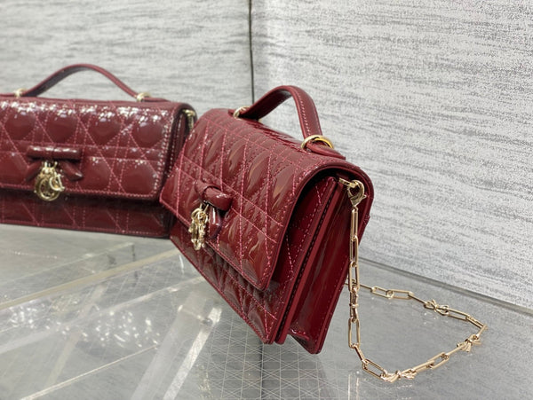 Dior Pochette 26 Bow Pearl Chain En Agneau Glacé Bordeaux GHW