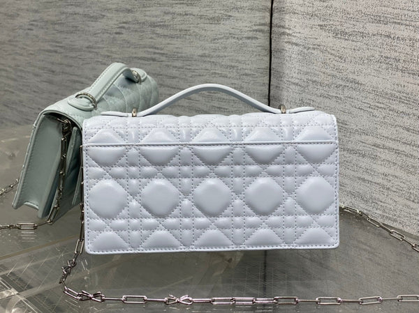 Pochette Dior 26 Bow Pearl Chain Agneau Gris Clair Clouté SHW
