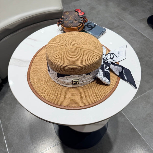 Chapeau en Paille Chanel à Calotte Plate Camel 201531
