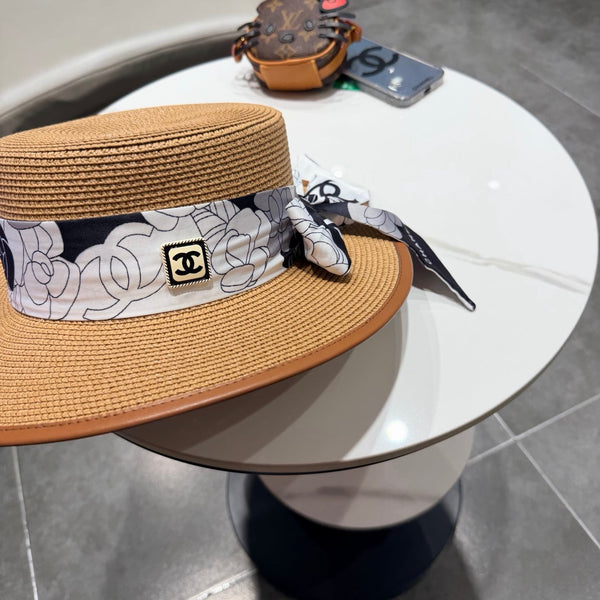 Chapeau en Paille Chanel à Calotte Plate Camel 201531