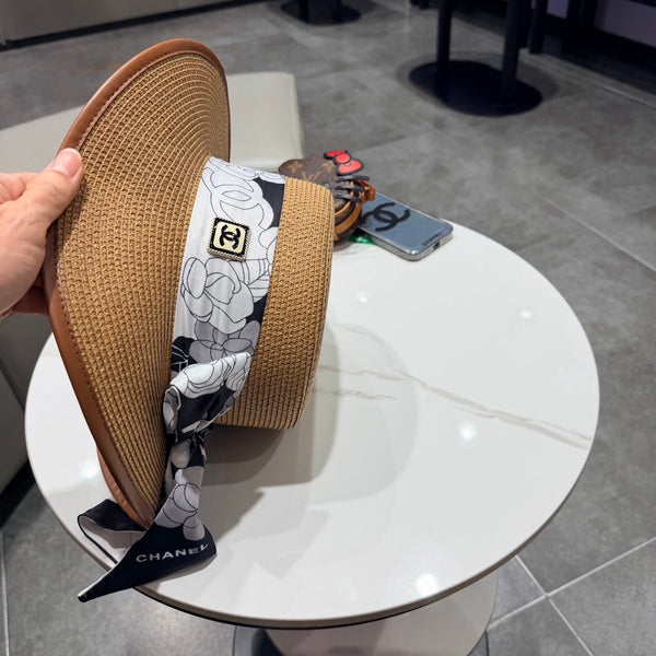 Chapeau en Paille Chanel à Calotte Plate Camel 201531