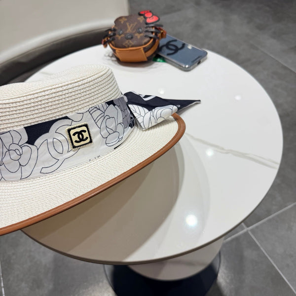 Chapeau de paille blanc à dessus plat Chanel 201529