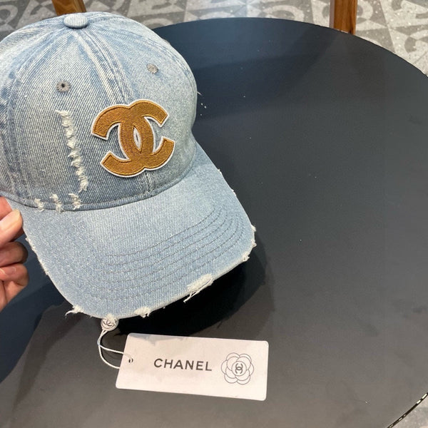 Casquette de baseball Chanel bleu clair en denim 205642