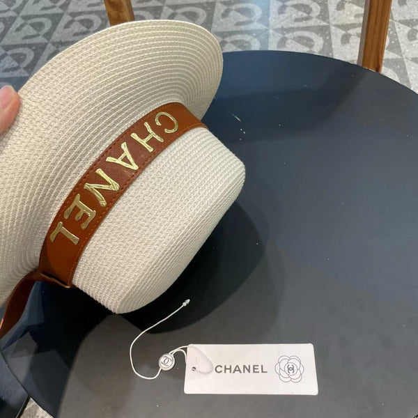 Chapeau tressé Chanel avec bride en cuir blanc en coton 205615