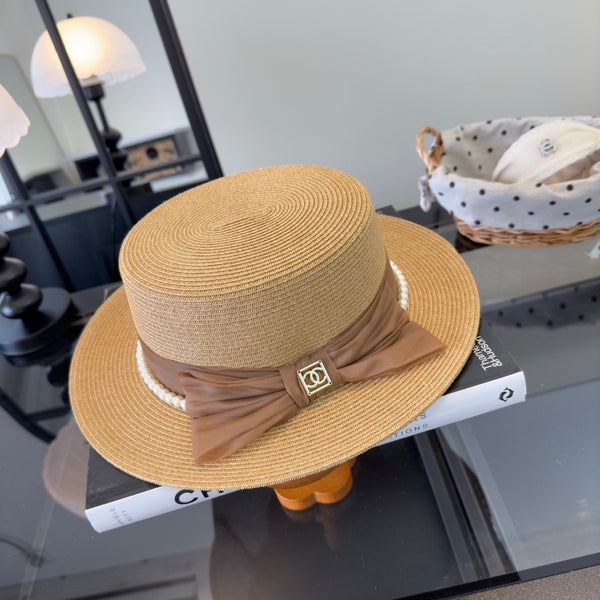 Chanel Chapeau de paille élégant à dessus plat beige 205391