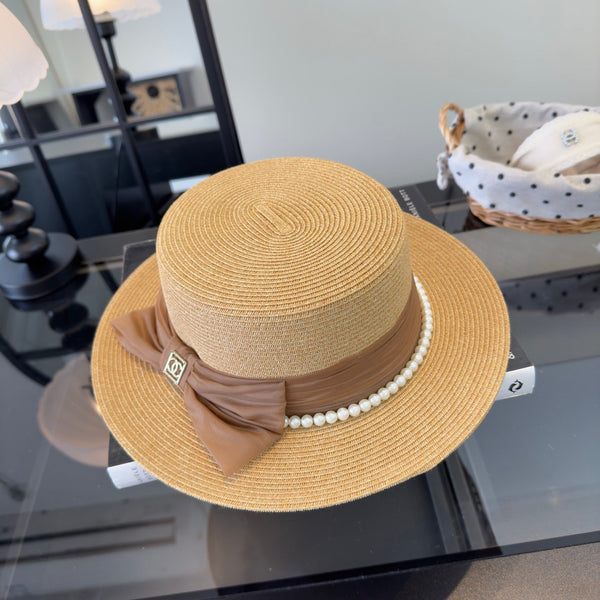 Chanel Chapeau de paille élégant à dessus plat beige 205391
