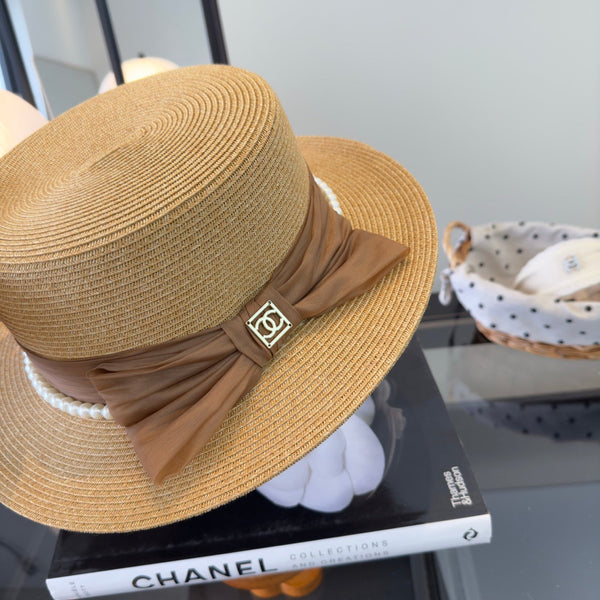 Chanel Chapeau de paille élégant à dessus plat beige 205391