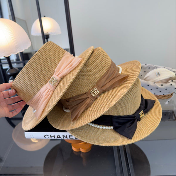 Chanel Chapeau de paille élégant à dessus plat beige 205391