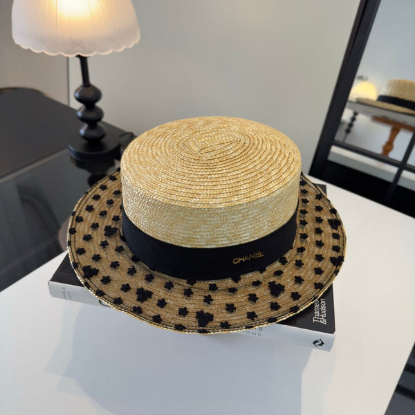 Chapeau Chanel en paille de raphia beige et noir 205379