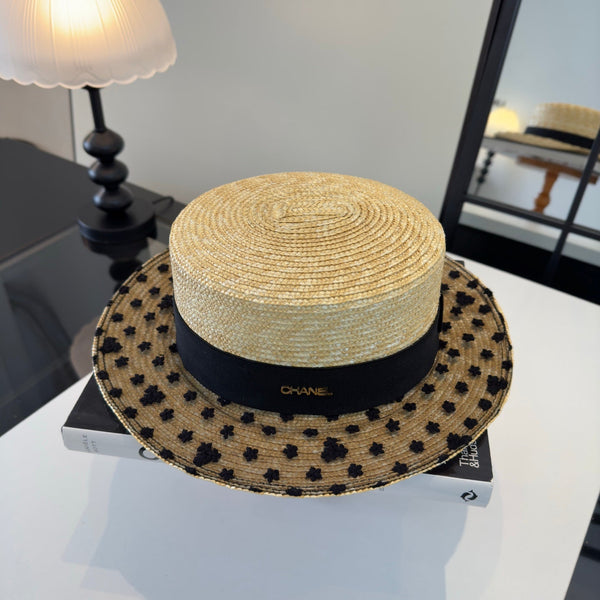 Chapeau Chanel en paille de raphia beige et noir 205379