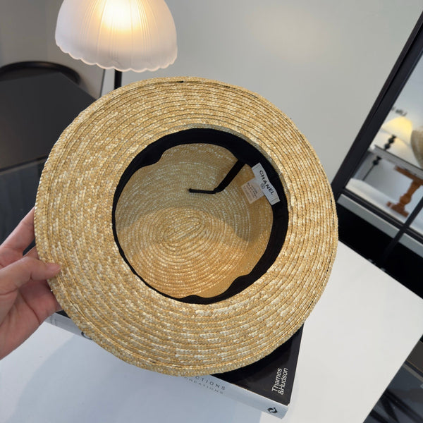 Chapeau Chanel en paille de raphia beige et noir 205379