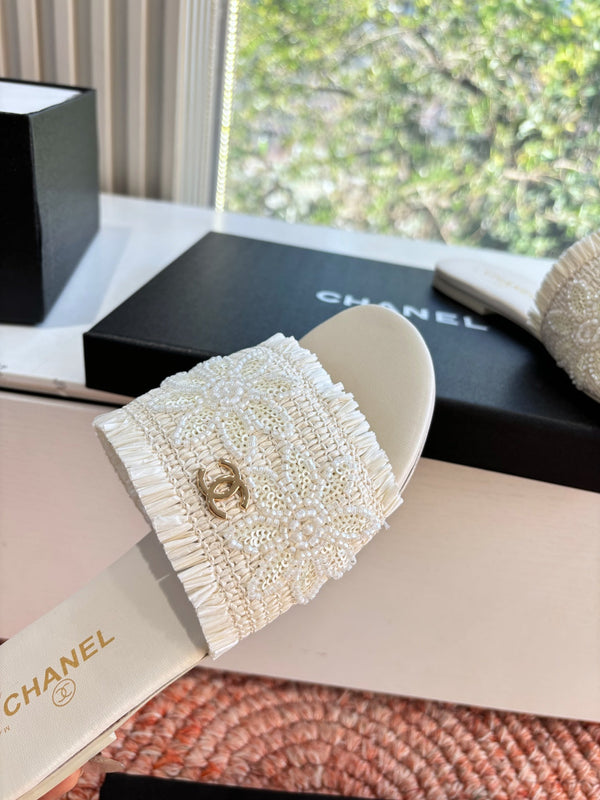 Chanel Bouclé Sandal White in Fabric Sheepskin 685951