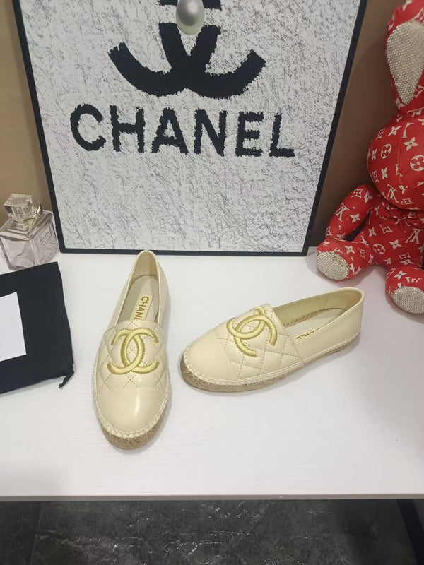 Chanel Espadrilles Crème Clair en Cuir de Vachette 684837