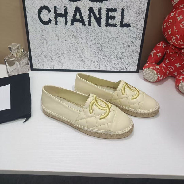 Chanel Espadrilles Crème Clair en Cuir de Vachette 684837