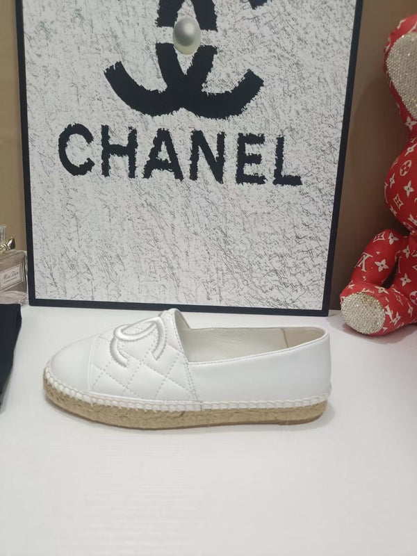 Chanel Espadrilles Blanc en Cuir de Vachette 684835