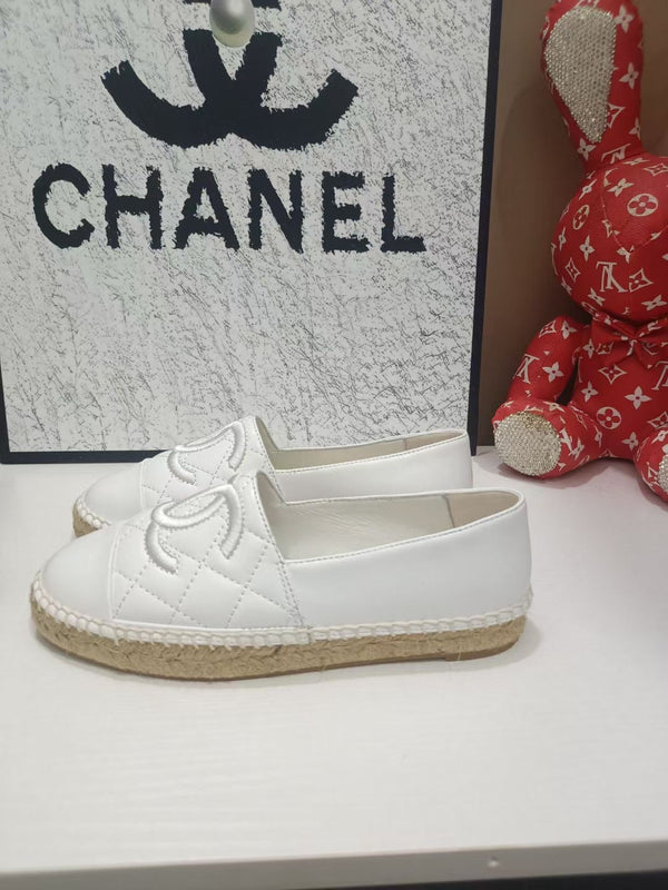 Chanel Espadrilles Blanc en Cuir de Vachette 684835