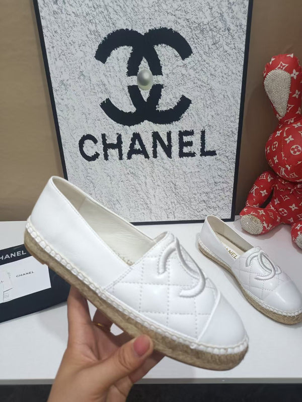 Chanel Espadrilles Blanc en Cuir de Vachette 684835
