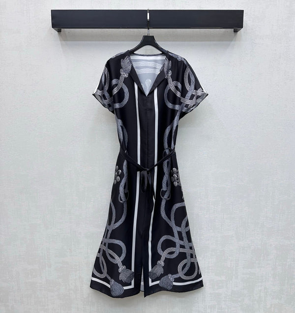 HM 26 Robe imprimée à nouer à la taille, noire en soie de mûrier 180941