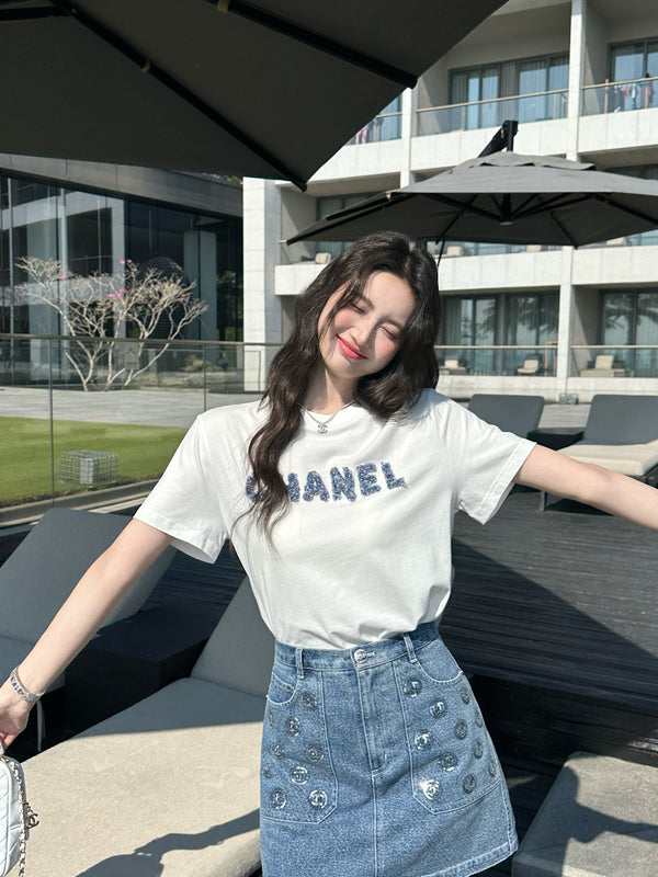 T-shirt en coton blanc brodé de motifs appliqués Chanel 26 251605