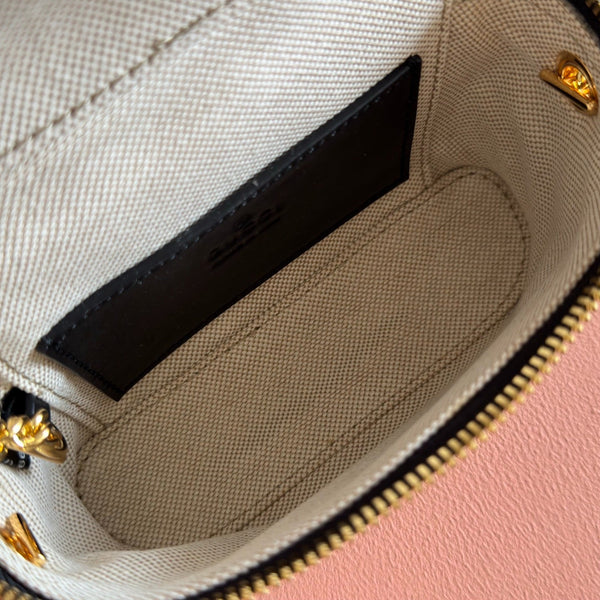 Gucci GG Matelassé Mini Bag 16 Black in Quilted Leather 284907