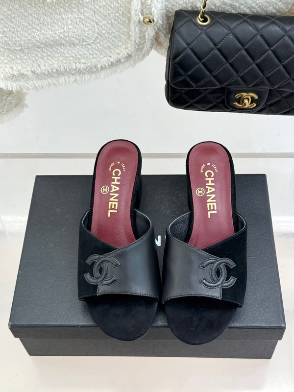 CC 26S Double C Patchwork Sandal 50 Black Gray in Deerskin Cowhide 706374
