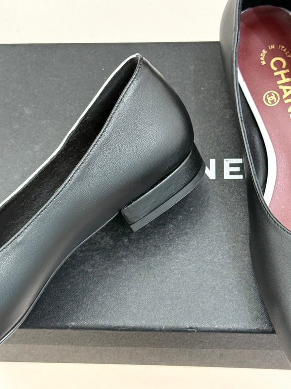 Ballerines plates CC 26S Double C Patchwork Noir Blanc en cuir de vachette 706366