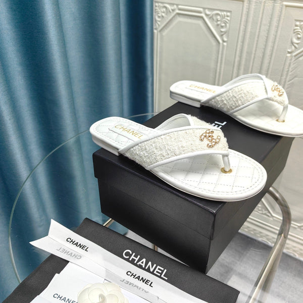 Chanel 26P Flip-Flops White in Woven 712312