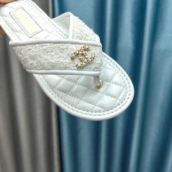 Chanel 26P Flip-Flops White in Woven 712312