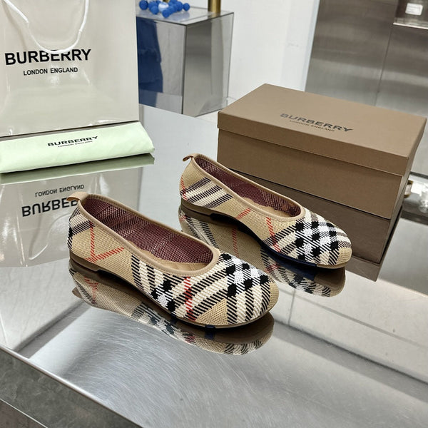 Burberry Classic Check Flats Beige in Fabric 729742