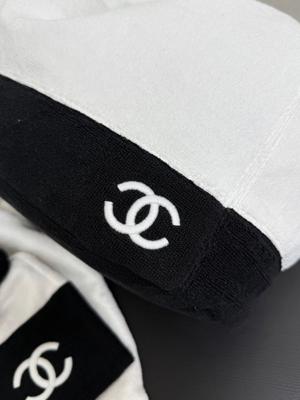 Chanel 2026 Beach Bag 60 White in Cotton