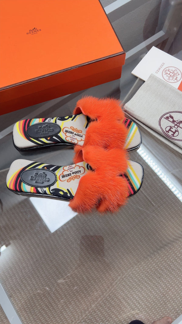 Sandales plates bout ouvert Hermes H-Style orange en fourrure de vison 739515