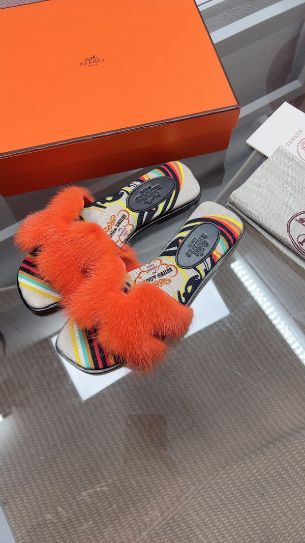 Sandales plates bout ouvert Hermes H-Style orange en fourrure de vison 739515
