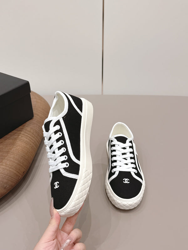 Chanel 26 Round Toe Color Block Black White in Canvas 739431