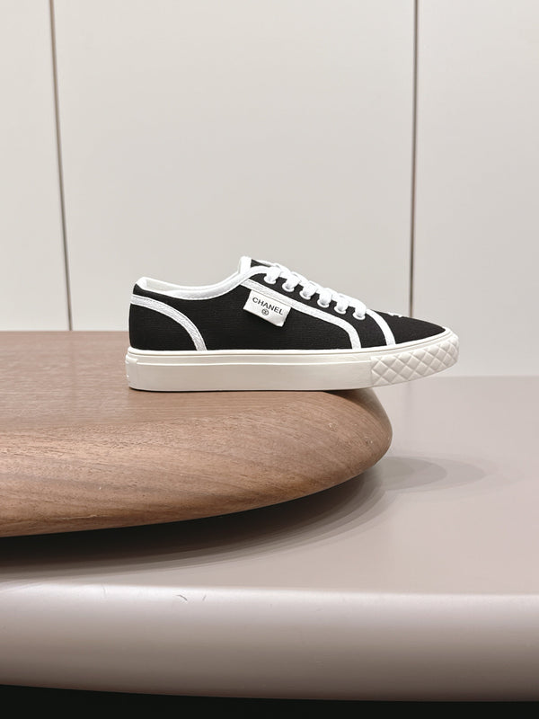 Chanel 26 Round Toe Color Block Black White in Canvas 739431