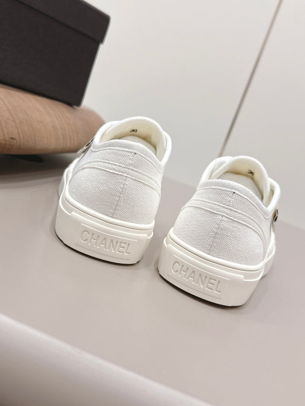 Chanel 26 Round Toe Color Block White in Canvas 739430