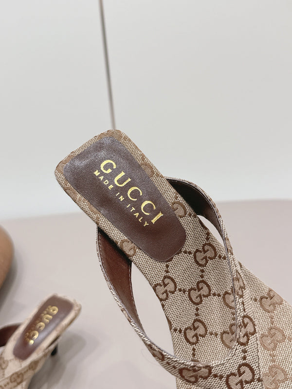 Gucci 26 Round Toe Flip-Flops 60 Brown in Jacquard Fabric 739378