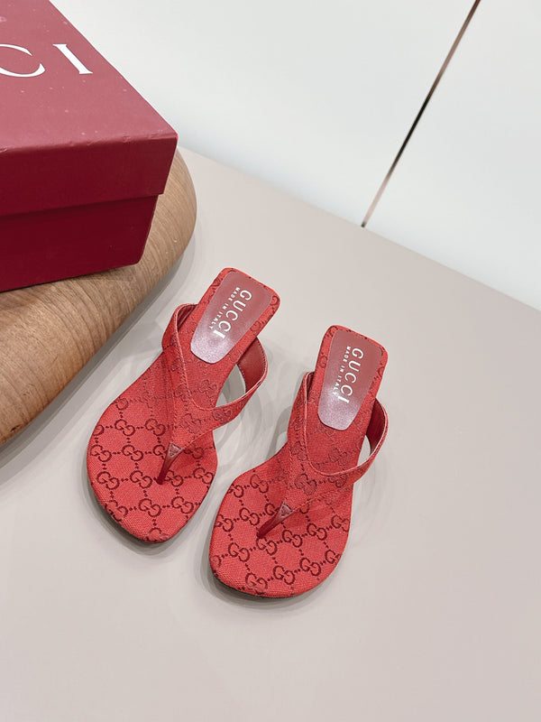 Gucci 26 Round Toe Flip-Flops 60 Red in Jacquard Fabric 739376